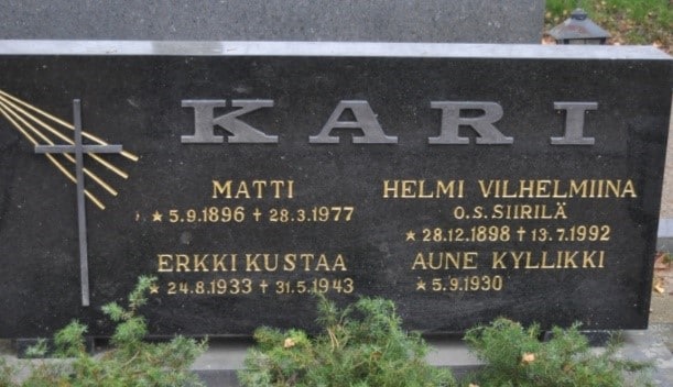 Finland Genealogy by popular US online genealogists, Price Genealogy: image of a Finnish headstone. 